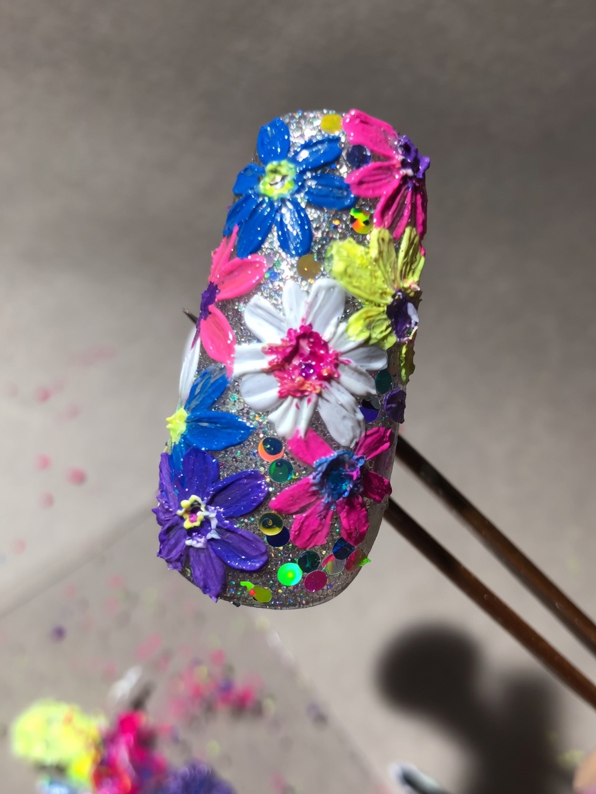 Zdobienie paznokci 3D w stylu impasto z bazą z cekinów — samouczek krok po kroku