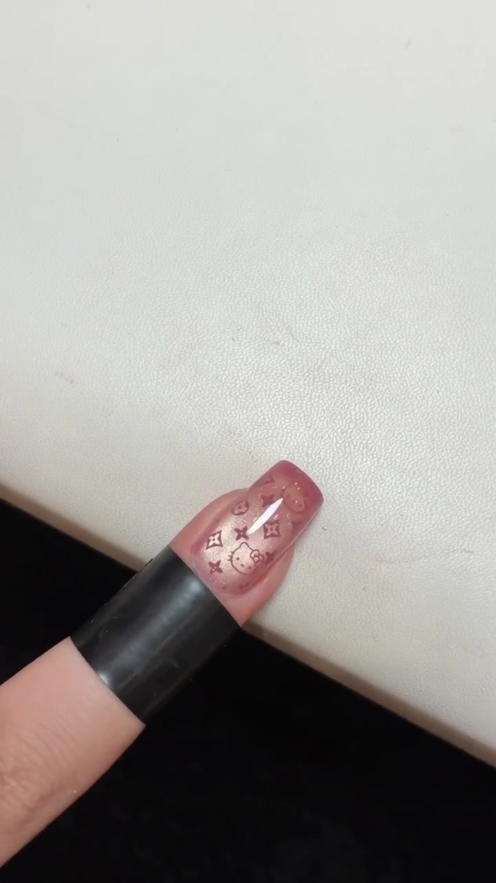 Magnetyczne Paznokcie Ombre z Motywem Kitty — Poradnik Krok po Kroku