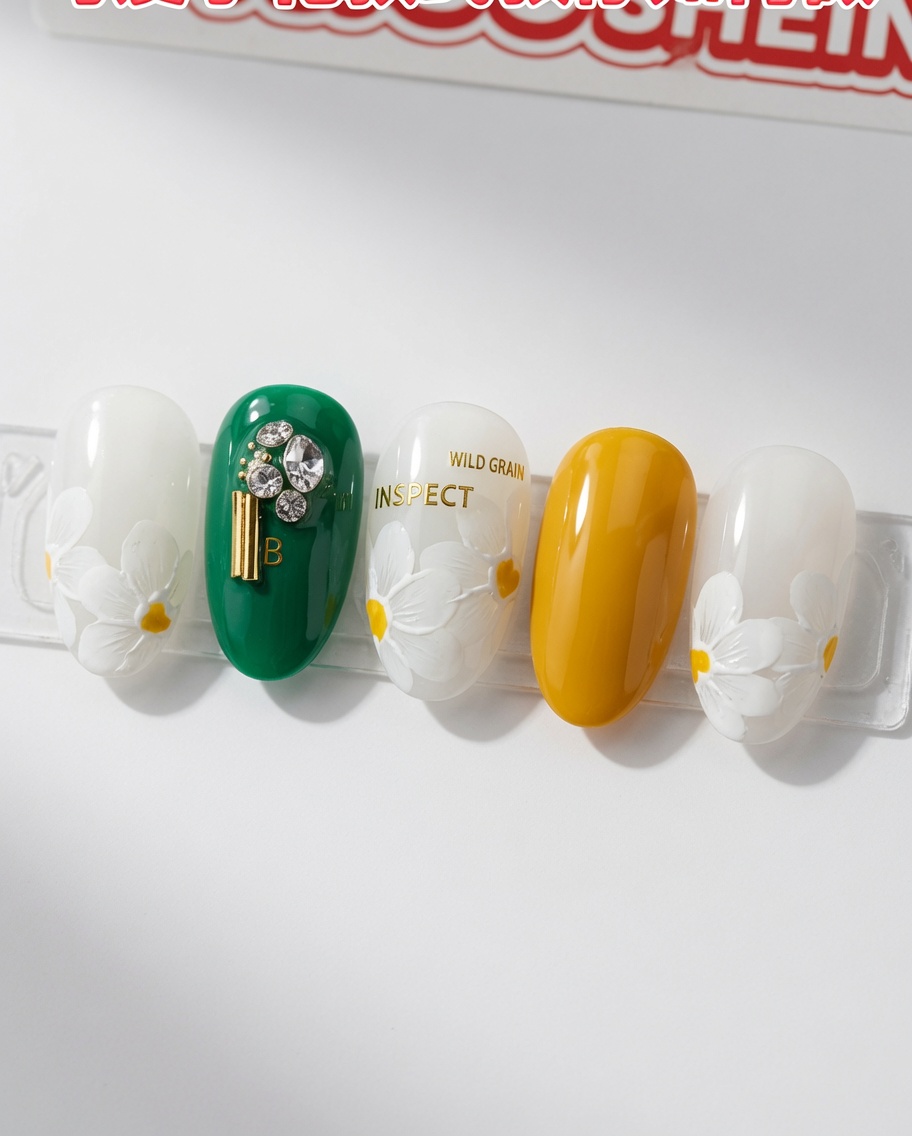 Zestaw paznokci utwardzany pod lampą UV/LED.