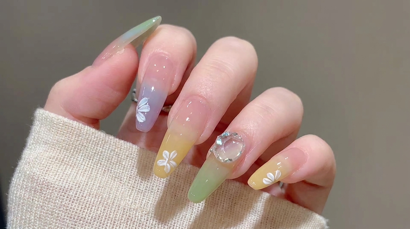 Paznokcie Jelly Gradient Ombre z Motywem Kwiatowym — Krok po Kroku Stylizacja na Wiosnę i Lato