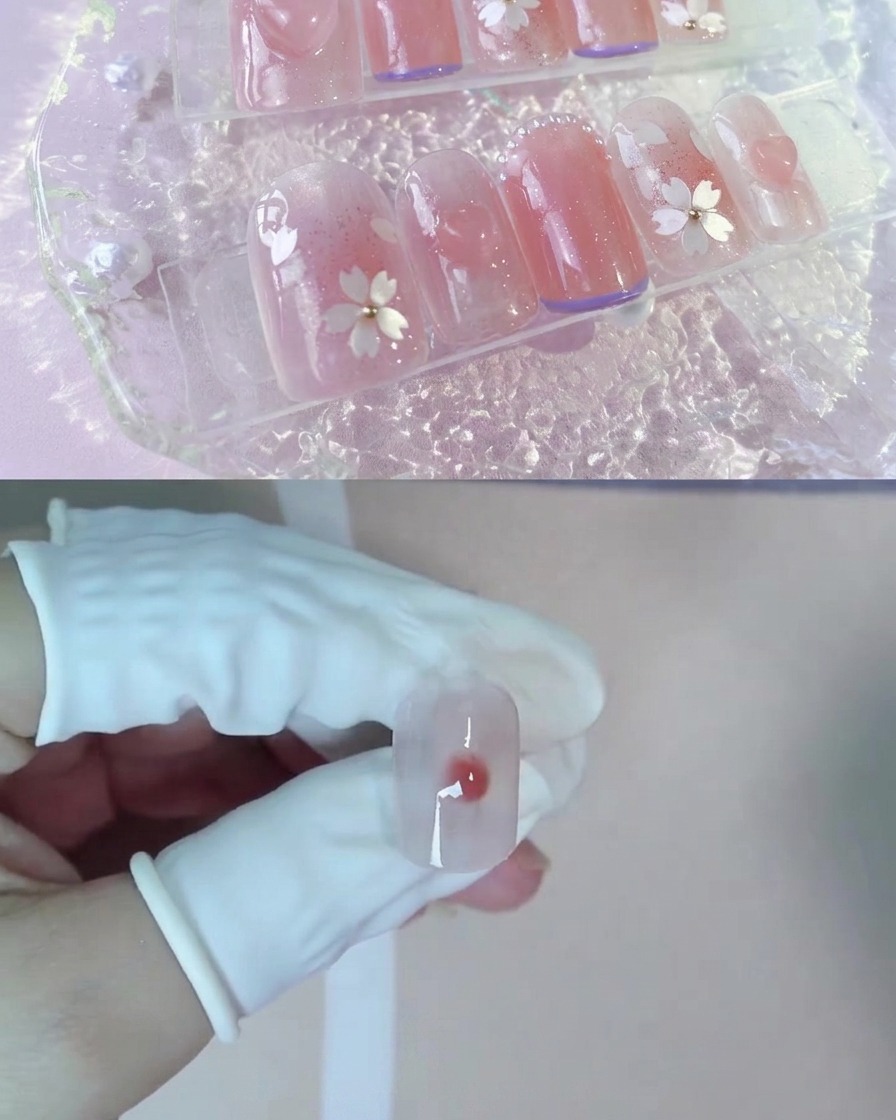 Kropla ciemniejszego brzoskwiniowego nude żelu spoczywająca w środku mokrego blooming gel na paznokciu.
